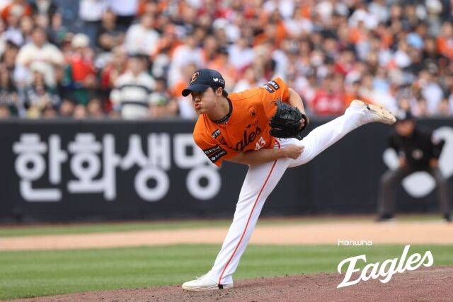 땅볼-볼넷-안타-볼넷-희생타-뜬공…'ERA 9점대→2군行' 한화 특급 루키, 14일 만에 등판 어땠나 '최고 147km'