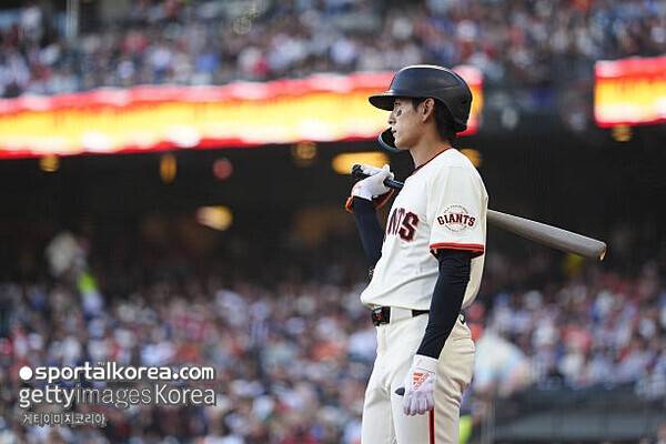 '일주일 만에 쳤다!' 침묵하던 이정후, 드디어 쳤다…'163km' 총알 타구로 '4G 연속 무안타' 깨고 1루 밟아