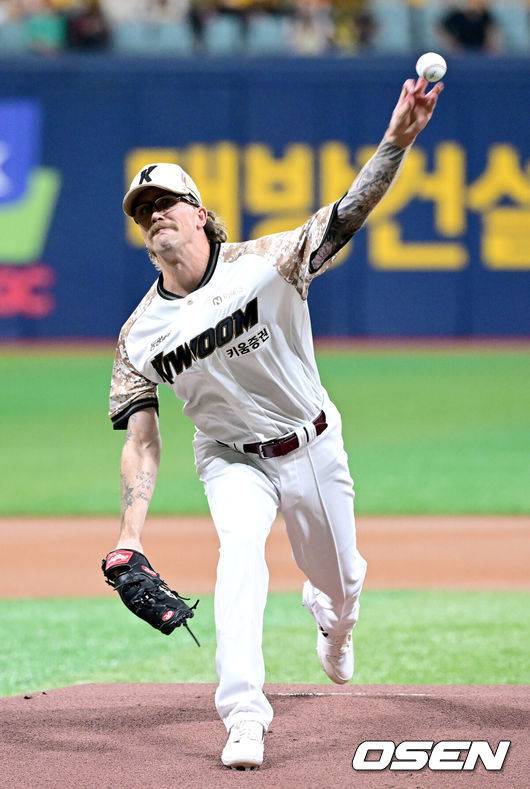 '4000만원 계약, 대박 터지나' 키움 대체 외인, 인상적인 데뷔전...8타자 연속 범타→3이닝 4탈삼진 1실점 [오!쎈 고척]