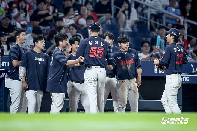 디아즈·박병호 이어 데이비슨도 제압...윤성빈, 롯데팬 위안 안긴 안구정화 '쾌투' [IS 피플]