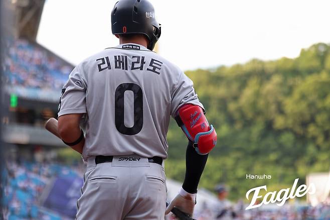 한화, 중견수 트레이드설 사그라들지 않는 이유…1회부터 나온 실책, 상대 1루 주자 홈까지 내달렸다 [대구 현장]