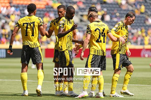韓 축구 역대급 '대이변' 터질 수 있었다...'조현우 선방쇼' 울산, '獨 강호' 도르트문트에 0-1 패배→조별리그 3패 마무리