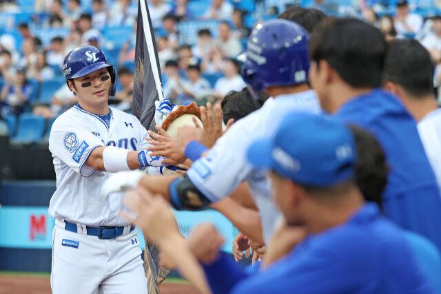 '韓 1위' 홈런-홈런-홈런-홈런-홈런 미쳤다…1할대 부진 지웠는데, 국민거포 왜 자책했나