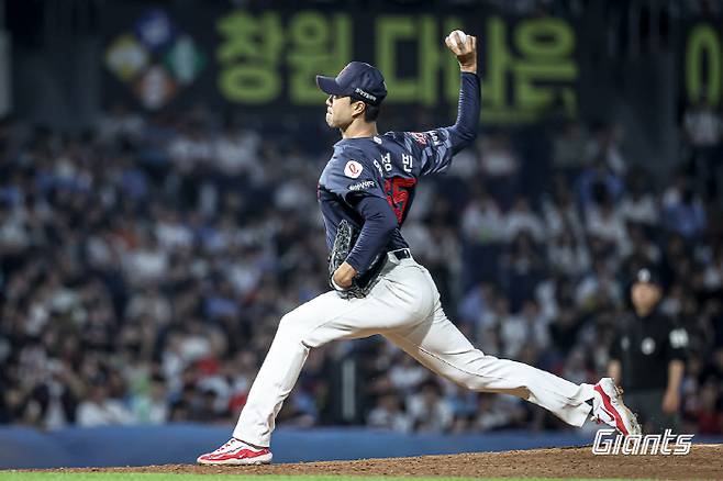 155㎞ 직구가 꽂히면 어떡할건데? 거침없는 3구삼진 → 롯데 불펜에 1m97 '괴물 저격수'가 있다 [창원피플]