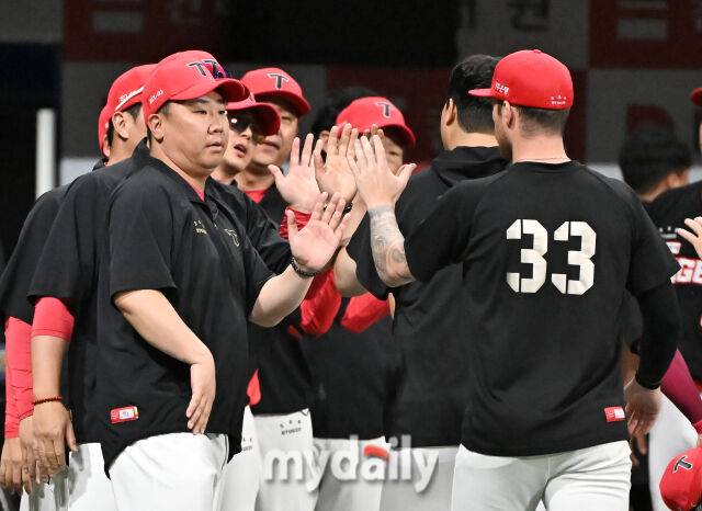 “고맙습니다” KIA 슬러브 마스터 좀 피곤했구나…78구만에 퇴근하게 해주니 꽃범호에게 ‘감사 인사’[MD고척]