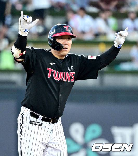'트레이드' LG 천성호 일냈다! 친정에 9회 2루타→동점 득점 비수…LG, KT에 짜릿한 4-3 역전승 ‘신민재 결승타 쾅’ [수원 리뷰]