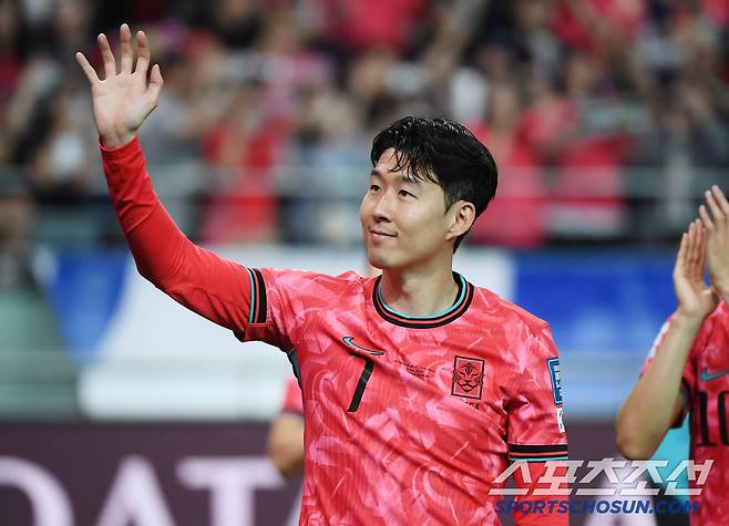 한국 축구 어쩌나, 일본이랑 싸움도 안되네...3700억vs1900억 차이, 겨우 절반 수준