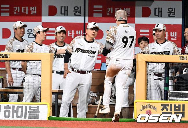 ‘홍원기 감독 퇴장’ 키움, KIA와 연장 11회 5-5 무승부…KIA, 투수 9명 불펜 올인 총력전 [고척 리뷰]