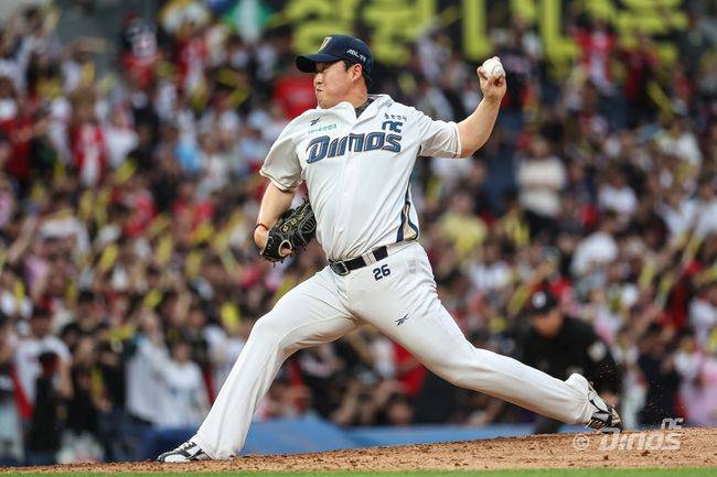 나승엽 대타 역전 3점포→김원중 9회 2사 후 4연속 볼넷 진땀 SV...롯데, 낙동강더비 4승4패 균형 [창원 리뷰]