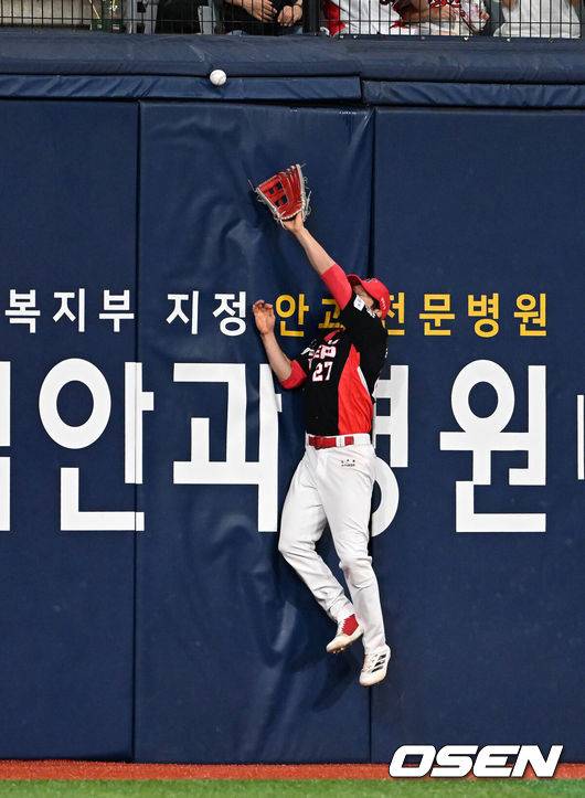 ‘홍원기 감독 퇴장’ 키움, KIA와 연장 11회 5-5 무승부…KIA, 투수 9명 불펜 올인 총력전 [고척 리뷰]