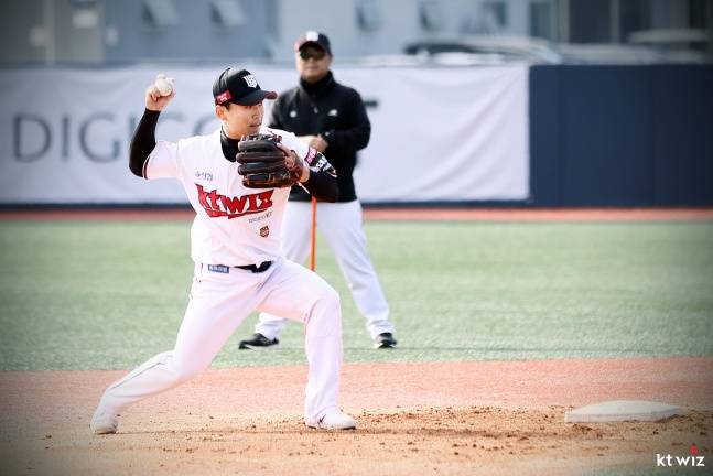 2군 타격왕 괜히 LG 보냈겠나! '3안타 5출루 →퓨처스 타율 1위' 12월이면 또 다른 기계 돌아온다