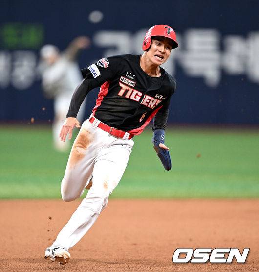 ‘홍원기 감독 퇴장’ 키움, KIA와 연장 11회 5-5 무승부…KIA, 투수 9명 불펜 올인 총력전 [고척 리뷰]