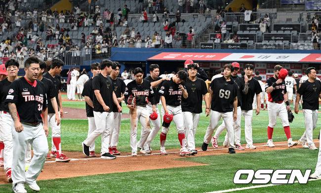 ‘3루 도루’ 스타트 완벽했는데, 왜 3볼에서 타격했을까…“너무 욕심을 냈다” 감독은 등을 돌렸다