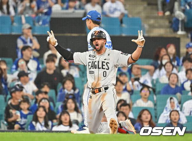다른 팀들은 다 실패했는데…한화 복덩이 떠오른 '6주 임시직' 외인 타자