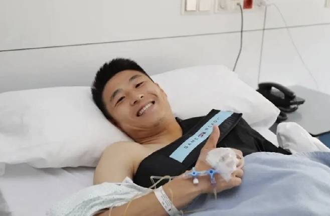 14억 中 축구팬 기대 '와르르'...'중국의 손흥민' 우레이, 월드컵도 못 갔는데 '사상 최악의 은퇴 위기'→
