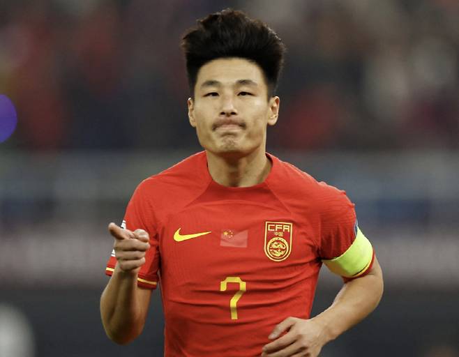 14억 中 축구팬 기대 '와르르'...'중국의 손흥민' 우레이, 월드컵도 못 갔는데 '사상 최악의 은퇴 위기'→