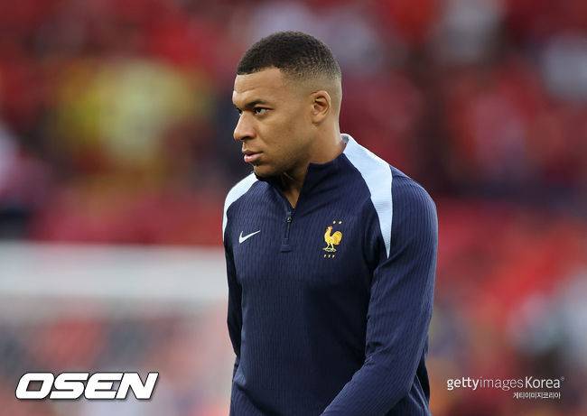 '프랑스 간판스타' 음바페, '프랑스 최고 클럽' PSG 상대로 형사 고소...'정신적 괴롭힘' 수사 착수