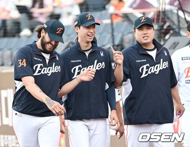 ‘폰세+류현진 vs 앤더슨+화이트’ 리그 1위·2위 선발진 대격돌, 역대급 투수전 벌써 기대된다