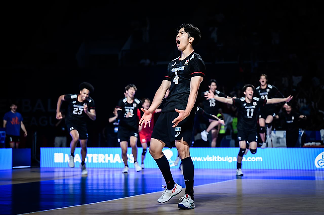 한·일 남자 배구 격차 하늘 만큼 벌어졌다···일본, VNL서 올림픽 챔프 프랑스 격파 ‘한국은 AVC 4위 굴욕’