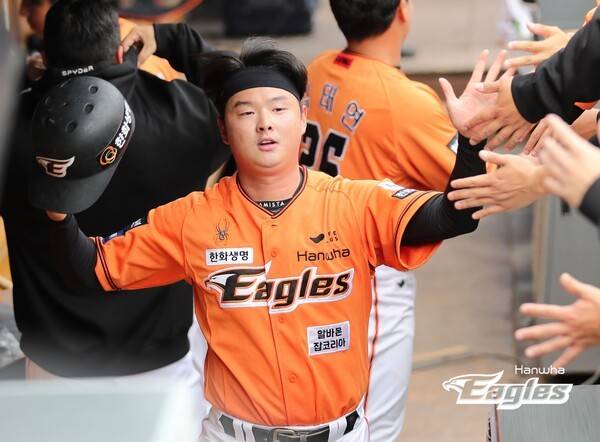 미국 이어 한국에서도 '안경 열풍?' 한화 이도윤이 안경을 쓰고 경기장에 나선 이유는?