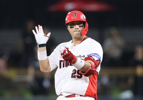 '13타수 1안타' 위즈덤 긴장해라! 우승 주역 '슈퍼백업' 퓨처스서 홈런 작렬…살얼음판 걷는 KIA, 변우혁 반등 가능성에 '주목'