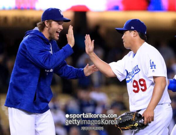RYU 나 먼저 갈게! 부활한 '지구 최강 좌완' 커쇼, 3000K 위업 향해 뚜벅뚜벅...단 세 걸음 남았다