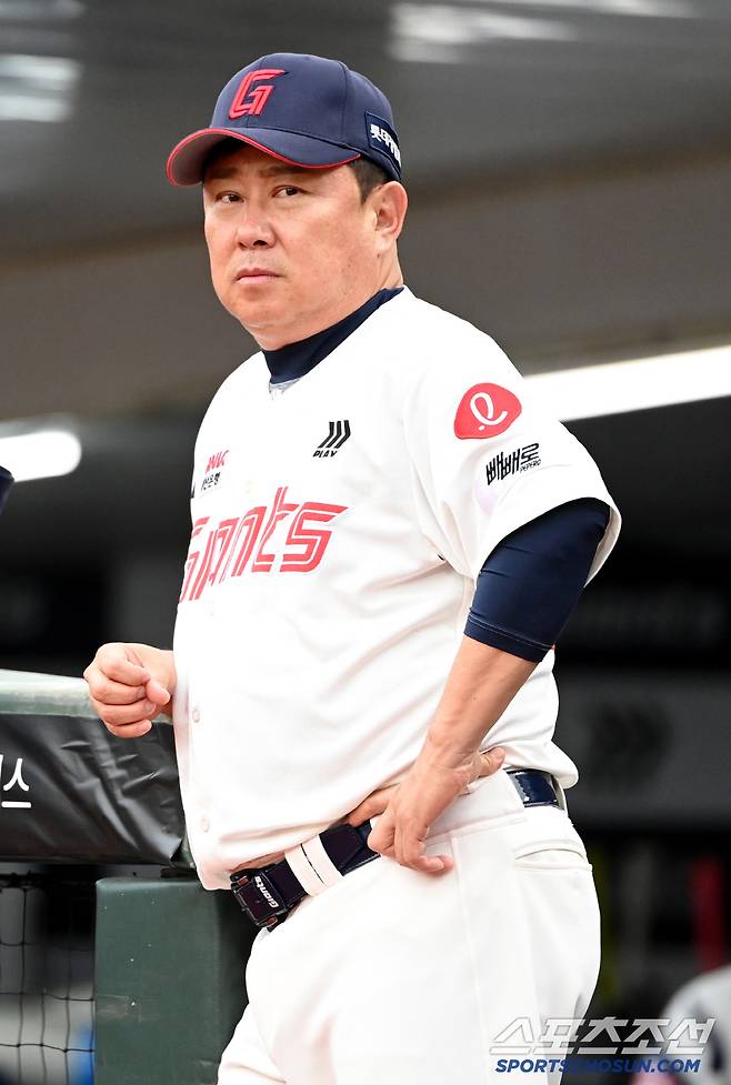 1등 클로저 김원중, 슬라이더 봉인령 떨어졌다! →