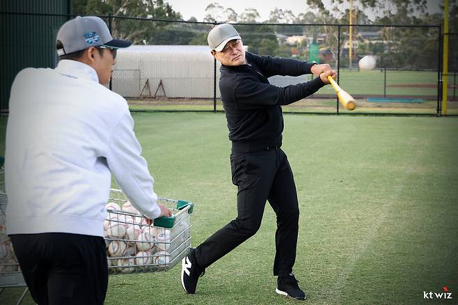 '이종범 충격 계약해지' 시즌 한창인데 1군 코치가 사표 썼다…예능 출연이 이유라니, 이런 이별 또 있을까