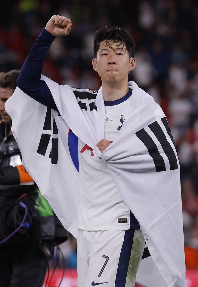 韓 축구 최악의 소식…토트넘 새 감독 “손흥민, 이제 선발 못 뛰어” 통보 → 전격 이적 승인 “사우디아라비아 떠나는 게 현실적” HERE WE GO급 충격 전망