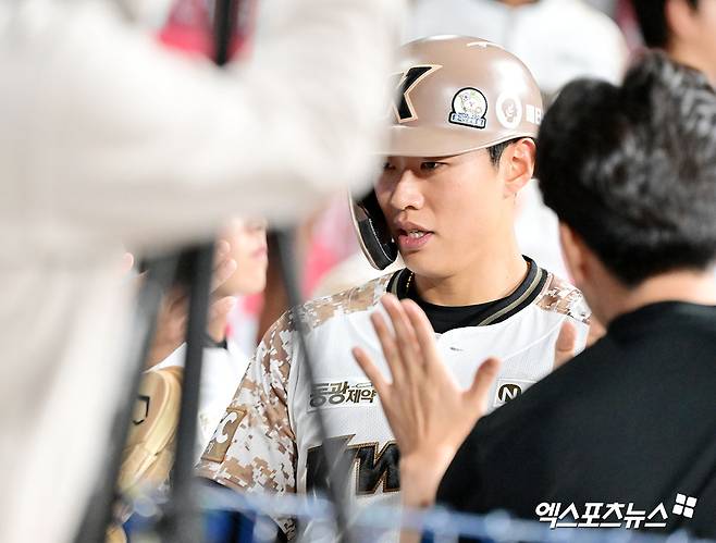 송성문, KBO 역대 최고 기록 '또' 갈아치웠다…땅볼 출루→무관심 속 2루 안착→'33연속 도루 성공' 이어가 [고척 라이브]