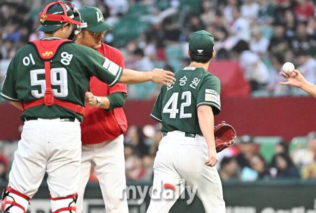40일 만에 1군 컴백인데, 홈런-볼넷-볼넷-볼넷-볼넷-볼넷→6실점 눈물…SSG 4선발 웃지 못했다 [MD인천]