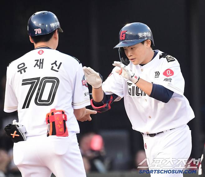 '불꽃야구' 출신, 프로 와서 사고 쳤다! 28년 만에 대기록→ 1997년 쌍방울을 소환하다