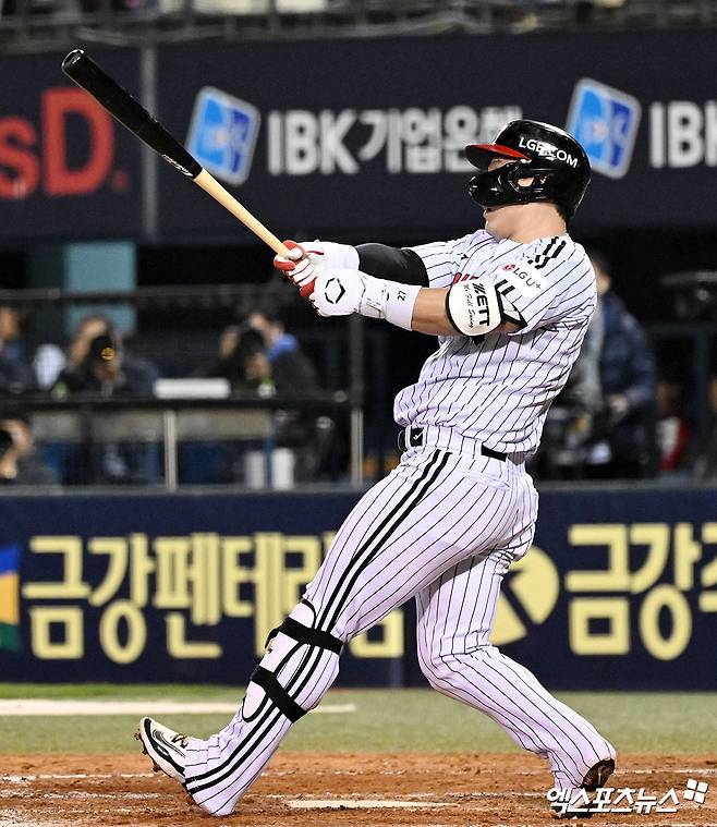 '한화 이제 1위 내놔!' LG, KIA 꺾고 13일 만에 선두 등극…박동원 역전 스리런+문성주 8회 결승타 [잠실:스코어]
