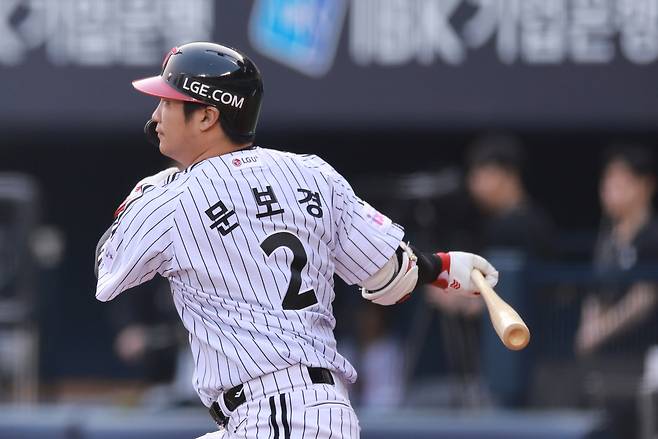 ‘역전의 명수’ 된 LG, 한화와 공동 1위로…염경엽 감독은 ‘실수 연발’ 문보경을 격려했다 “좀 더 강한 멘탈 가져주었으면”[스경X현장]