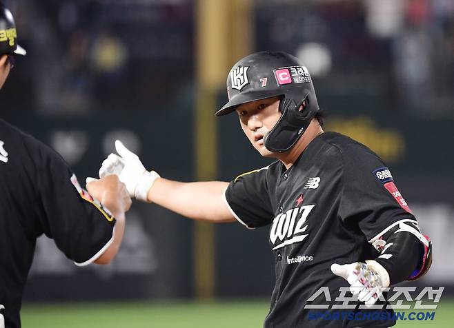 '전국적 역전패 아수라장' 롯데도 다운! 끈질긴 KT, '5-8 → 7-8 → 11-8' 집념의 재역전승 해냈다!