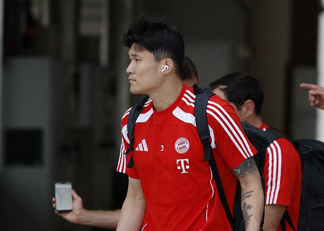 '방출 명단' 김민재 상황 이상하다...뮌헨 잔류 가능성 폭등, 리버풀-PSG 이적설 종결 분위기