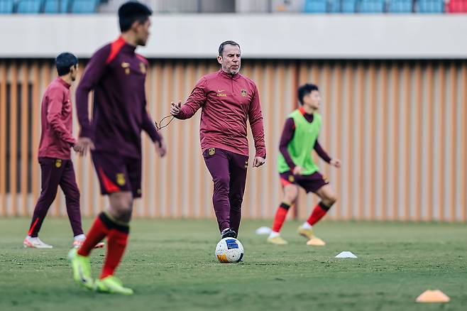 中 축구, 신태용 외면했다…공식 발표 나왔다, 한국 이렇게 온다니→끝내 'WC 탈락 감독' 경질 →U-20 대표팀 사령탑 '대행 체제'로 [오피셜]