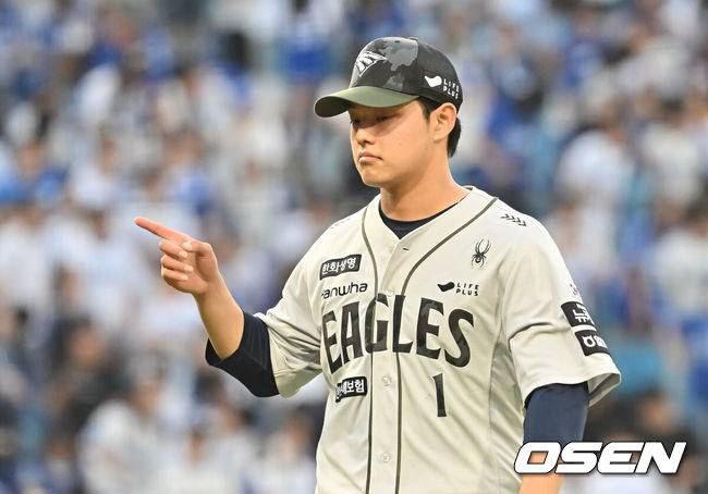 부상 억측에 “힘들다” 털어놓은 문동주, 김경문 감독의 조언 “이겨내야 스타에서 슈퍼스타 된다”