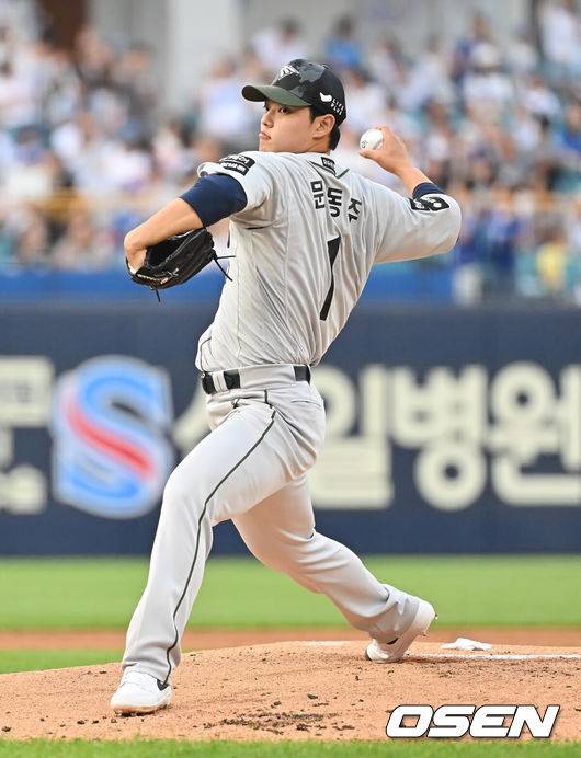 부상 억측에 “힘들다” 털어놓은 문동주, 김경문 감독의 조언 “이겨내야 스타에서 슈퍼스타 된다”