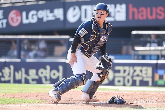 '롯데→NC' FA 보상선수, 4회 갑자기 교체→8회 영웅 등극... 왜 2군 코치들부터 찾았나