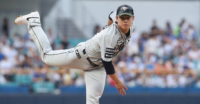 한화 단독 1위 빼앗은 LG, 6월 승률 1위 KIA···반환점 돈 프로야구, 요동치는 순위