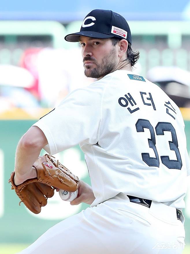 폰세 제치고 ERA 1위 되찾은 앤더슨…KIA전 1실점, 비자책점으로 정정