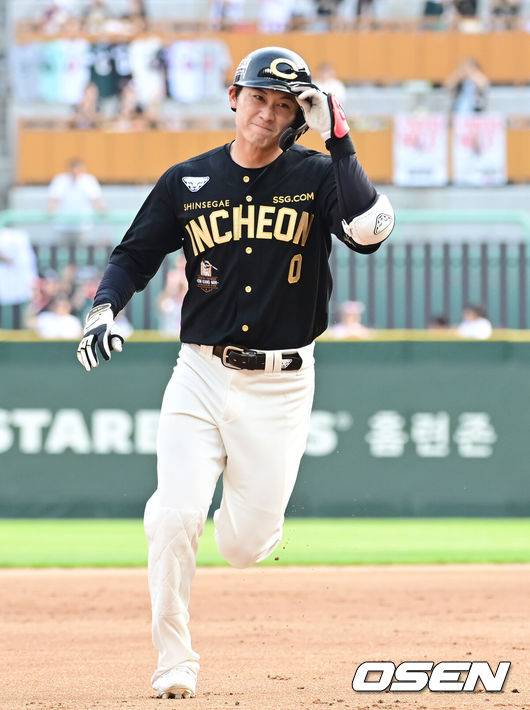 ‘폰세 11승+리베라토 첫 홈런+김서현 20세이브’ 한화, 에이스 맞대결 5-2 역전승…폰세, ERA 1위 탈환 [인천 리뷰]
