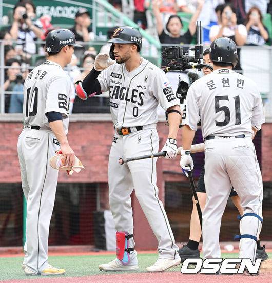 ‘폰세 11승+리베라토 첫 홈런+김서현 20세이브’ 한화, 에이스 맞대결 5-2 역전승…폰세, ERA 1위 탈환 [인천 리뷰]