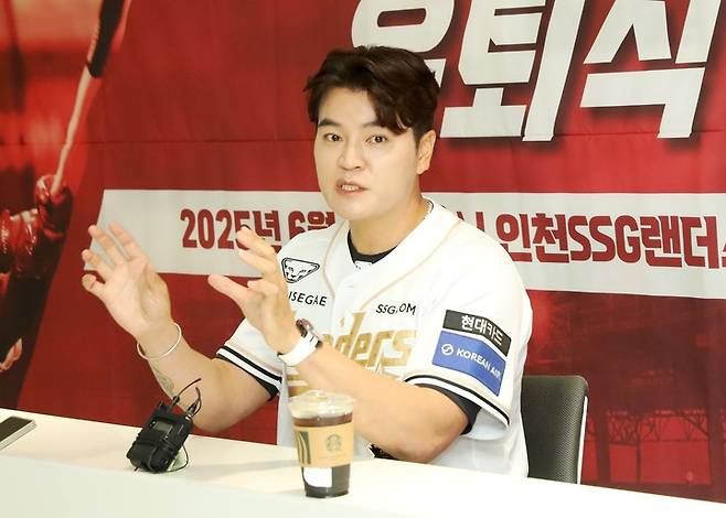 같은 구단, 다른 퇴장...김강민·추신수 은퇴식 극명한 온도차