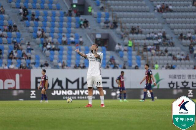 김대원 '극장골'→상의 탈의→경고 누적 퇴장...강원, 수원FC 2-1로 꺾고 2연승 질주! [MD현장]
