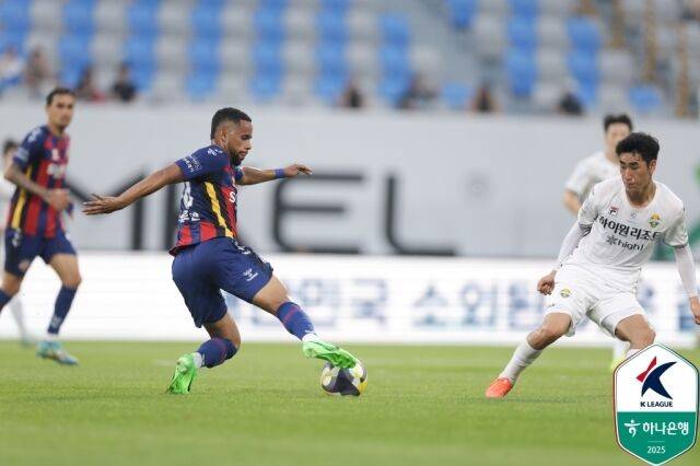 김대원 '극장골'→상의 탈의→경고 누적 퇴장...강원, 수원FC 2-1로 꺾고 2연승 질주! [MD현장]