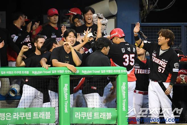 '정해영 역대 3호 대기록' KIA 진땀승, LG 2위로 끌어내렸다…김석환 3타점·전상현 100홀드[잠실 리뷰]