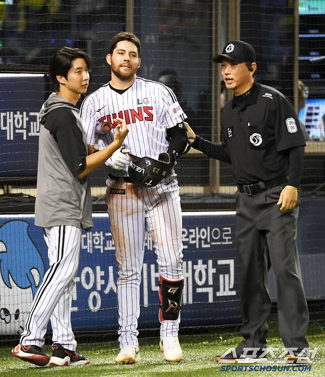'결정적인 순간 피치클락 삼진' 얼어붙은 오스틴과 고개 떨군 염경엽 감독...상대 실수 놓치지 않고 어필한 이범호 감독[잠실 현장]