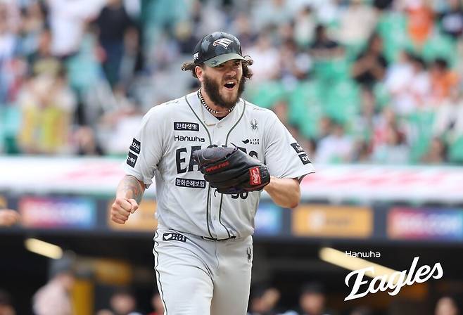 최재훈도 같이 MLB 가야 하나… 스카우트 총출동, 하지만 ‘순정남’ 폰세에게는 오직 동료뿐